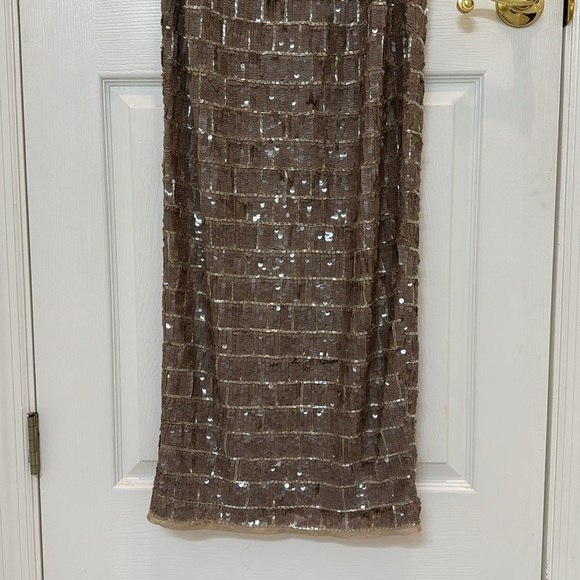 NWT Mac Duggal 10907 Sequined High Neck Sleeveless Column Gown in Taupe Size 12 - Picture 7 of 13